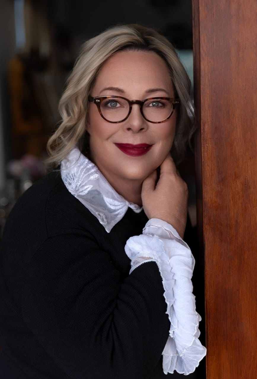 Mart-Marié Uys (met bril)